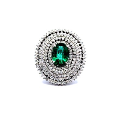 Anello con Smeraldo Ovale 3,96 ct e Diamanti Naturali 2,12 ct