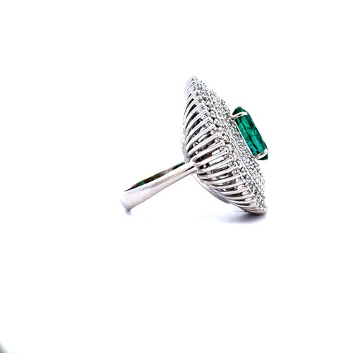 Anello con Smeraldo Ovale 3,96 ct e Diamanti Naturali 2,12 ct
