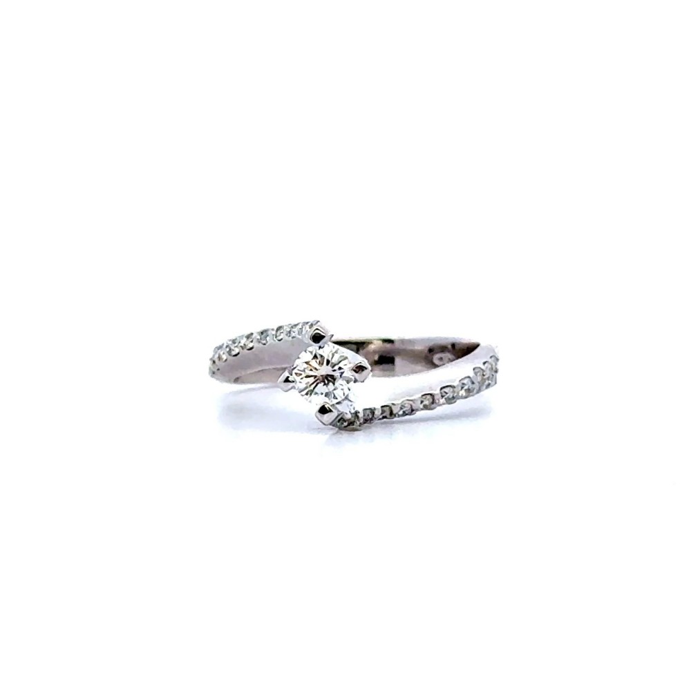 Anello con Diamante Centrale 0,29 ct e Diamanti su Gambo 0,37 ct in Oro Bianco