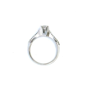 Anello Solitario con Diamante Centrale 0,26 ct e Diamanti sul Gambo