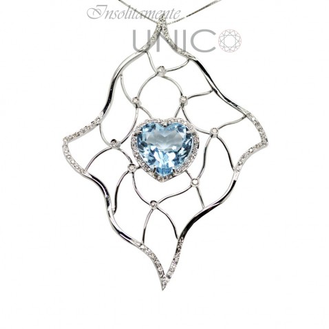White gold pendant with blue topaz and brillant