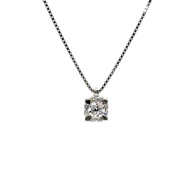 Collana con Diamante Naturale Centrale 0,19 ct e Diamanti Naturali con Contorno di Diamanti 0,04 ct