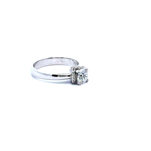 Anello con Diamante 0,70 ct D VS1, certificato GIA e Diamanti sul Gambo 0,17 ct