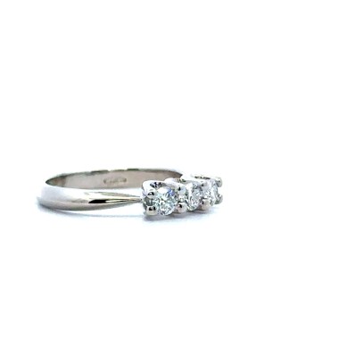 Anello Trilogy con Diamanti Naturali 0,41 ct D-F VVS in Oro Bianco.