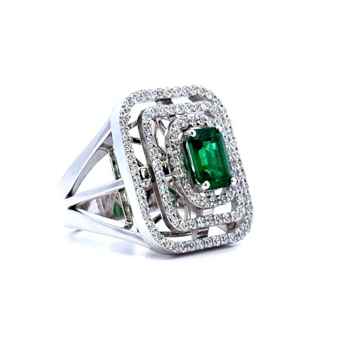 Anello con Smeraldo Rettangolare 1,29 ct e Diamanti 1,32 ct.