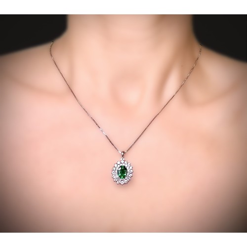 Pendente con Smeraldo Ovale 1,22 ct e Doppio Giro di Diamanti 1,13 ct