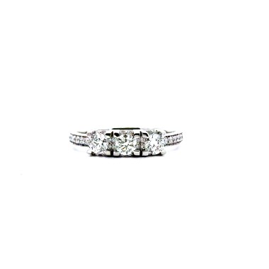Anello Trilogy con Diamante 0,54 ct e Diamanti sul Gambo 0,20 ct F VS