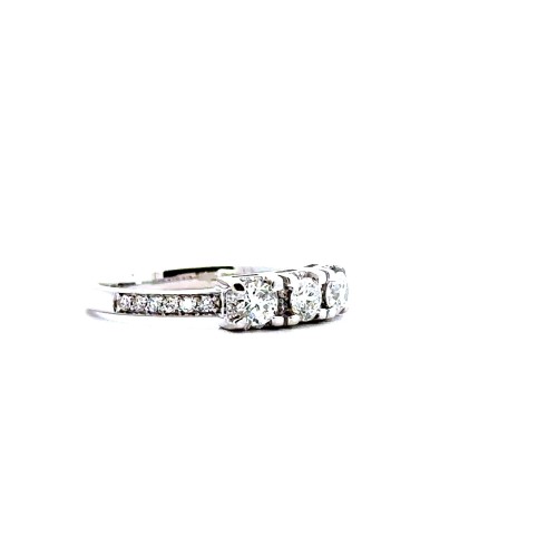 Anello Trilogy con Diamante 0,54 ct e Diamanti sul Gambo 0,20 ct F VS
