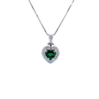 Collana con Pendente con Smeraldo a Cuore 0,57 ct e Doppio Giro di Diamanti 0,29 ct in Oro Bianco 18 Carati