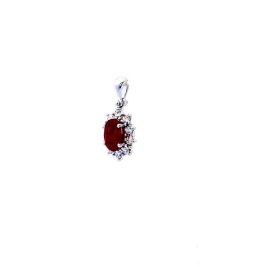 Ciondolo con Rubino Naturale Ovale 0,63 ct e Diamanti 0,20 ct in Oro Bianco 18 Carati