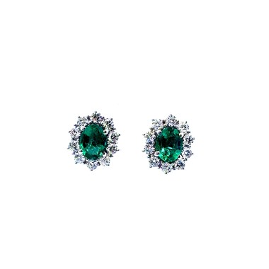 Orecchini con Smeraldi Naturali Ovali 2,05 ct e Diamanti 1,10 ct in Oro Bianco 18 Carati