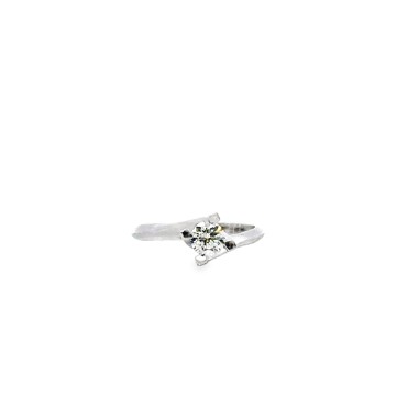 Anello Solitario Valentino con Diamante Naturale 0,50 ct Certificato IGI in Oro Bianco 18 Carati