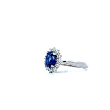 Anello con Zaffiro Naturale Ovale e Diamanti in Oro Bianco 18k