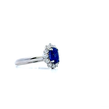 Anello con Zaffiro Naturale Ovale e Diamanti in Oro Bianco 18k