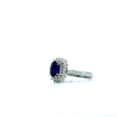 Anello con Zaffiro Naturale e Diamanti in Oro Bianco 18k