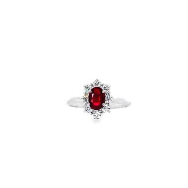 Anello con Rubino Naturale 0,70 ct e Diamanti 0,48 ct in Oro Bianco 18 Carati