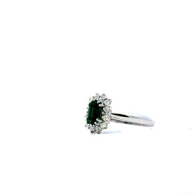 Anello con Smeraldo Rettangolare e Diamanti in Oro Bianco 18k