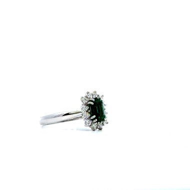 Anello con Smeraldo Rettangolare e Diamanti in Oro Bianco 18k
