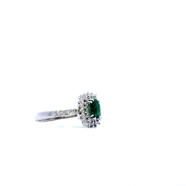 Anello con Smeraldo Ovale e Diamanti in Oro Bianco 18k