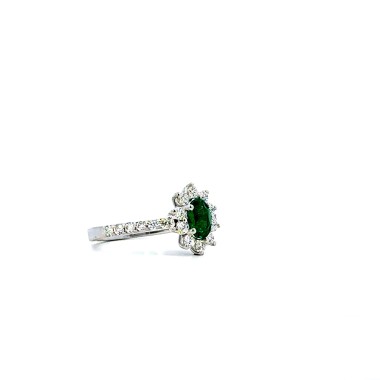 Anello con Smeraldo Naturale Ovale 0,53 ct e Diamanti 0,71 ct in Oro Bianco 18 Carati