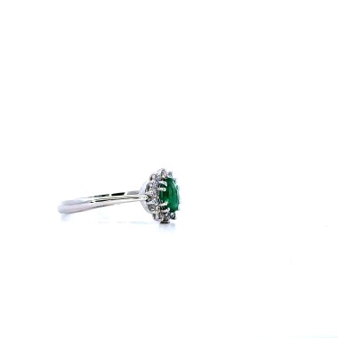 Anello con Smeraldo Ovale e Diamanti Naturali | Cosentino