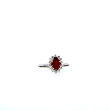 Anello con Rubino Naturale Ovale 0,90 ct e Diamanti Naturali 0,17 ct
