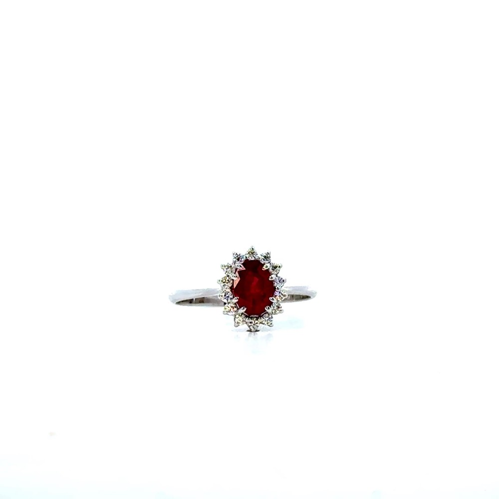 Anello con Rubino Naturale Ovale 0,90 ct e Diamanti Naturali 0,17 ct