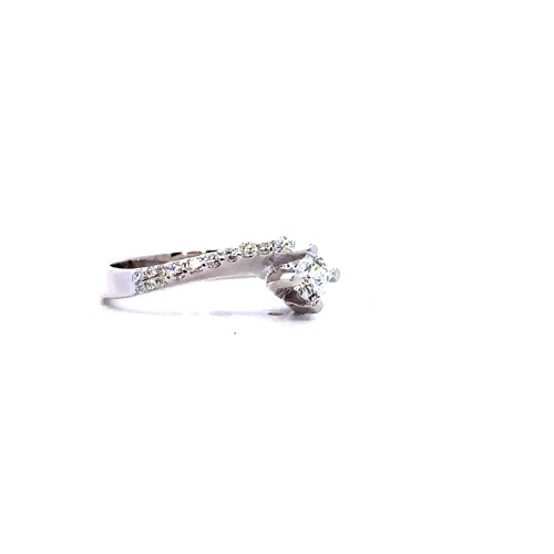 Anello con Diamante Naturale GIA 0,30 ct e Brillanti sul Gambo 0,33 ct