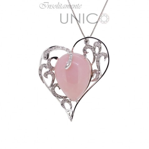 Ciondolo in oro bianco con opale rosa e brillanti Ciondolo in oro bianco con opale rosa e brillanti