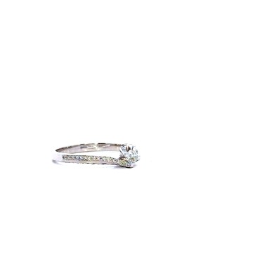 Anello con Diamante Naturale 0,25 ct e Diamanti sul Gambo