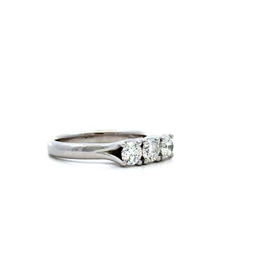 Anello Trilogy con Diamanti Naturali 0,90 ct GIA in Oro Bianco 18 Carati