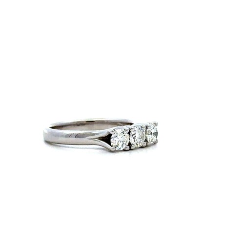 Anello Trilogy con Diamanti Naturali 0,90 ct GIA in Oro Bianco 18 Carati