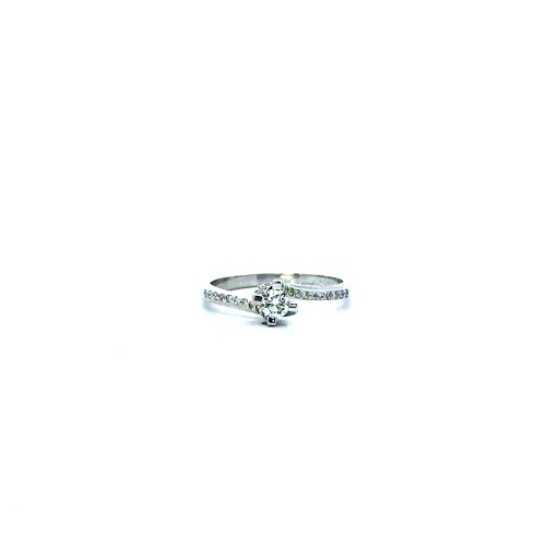 Anello con Diamante Naturale 0,21 ct e Diamanti sul Gambo 0,27 ct