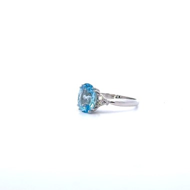 Anello con Acquamarina Naturale Ovale 2,61 ct e Diamanti Naturali 0,18 ct