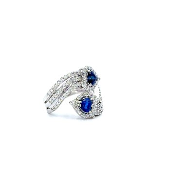 Anello Contrarié con Zaffiri Blu Naturali 1,52 ct a Cuore e Diamanti Naturali 1,05 ct