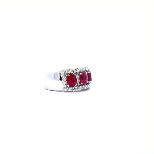 Anello Trilogy con Rubini Naturali Ovali 2,06 ct e Diamanti Naturali 0,67 ct