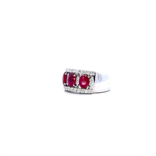 Anello Trilogy con Rubini Naturali Ovali 2,06 ct e Diamanti Naturali 0,67 ct