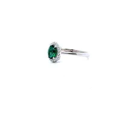 Anello con Smeraldo Naturale Ovale 0,59 ct e Diamanti Naturali 0,18 ct