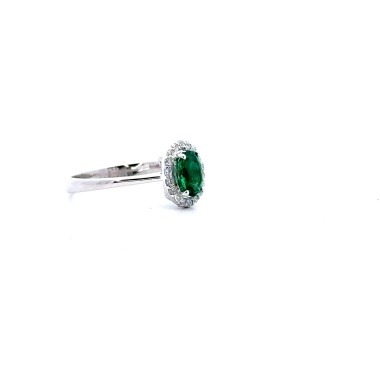 Anello con Smeraldo Naturale Ovale 0,59 ct e Diamanti Naturali 0,18 ct