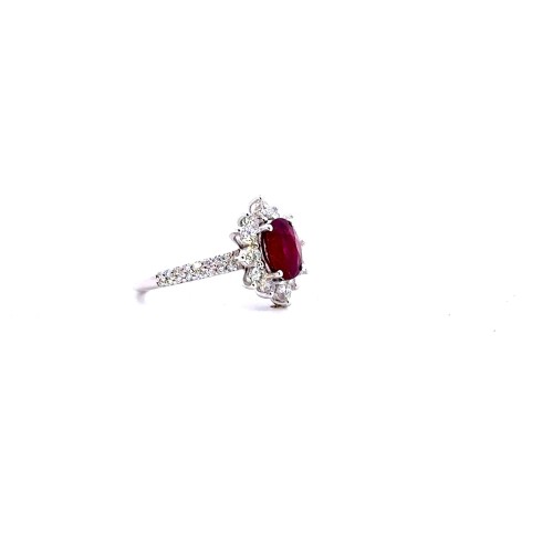 Anello con Rubino Naturale Ovale 1,51 ct e Diamanti Naturali 0,98 ct