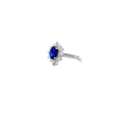 Anello con Zaffiro Naturale Ovale 1,50 ct e Diamanti Naturali 0,98 ct