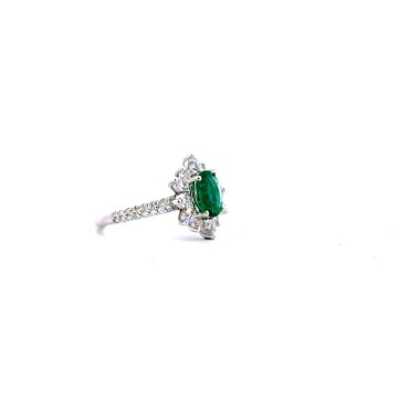Anello con Smeraldo Naturale Ovale 1,04 ct e Diamanti Naturali 0,98 ct