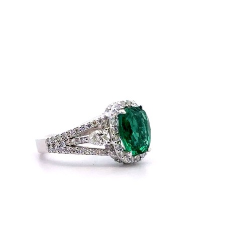 Anello con Smeraldo Naturale Ovale 2,69 ct e Diamanti Naturali a goccia