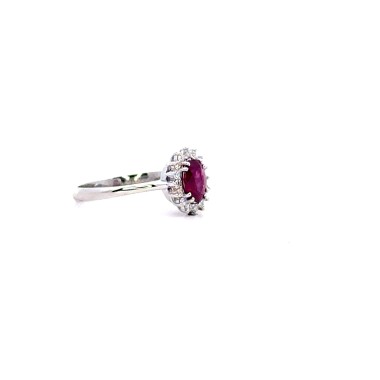 Anello Rubino Naturale Ovale 0,90 ct e Diamanti | Cosentino