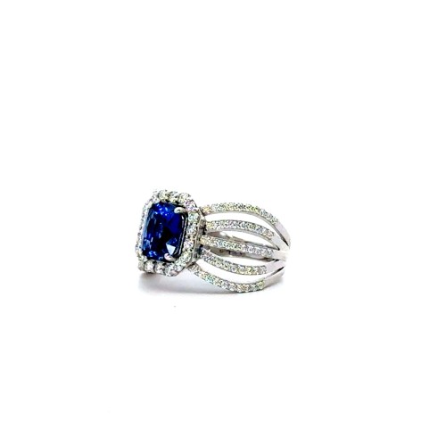 Anello con Zaffiro Naturale Cushion Cornflower 2,57 ct e Diamanti Naturali 0,92 ct