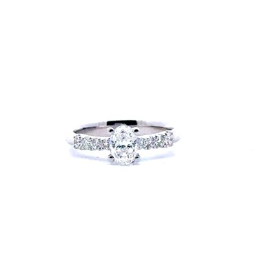 Anello Solitario con Diamante Naturale GIA 0,70 ct e Diamanti Naturali 0,28 ct