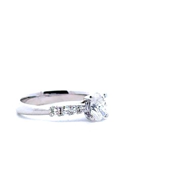 Anello Solitario con Diamante Naturale GIA 0,70 ct e Diamanti Naturali 0,28 ct