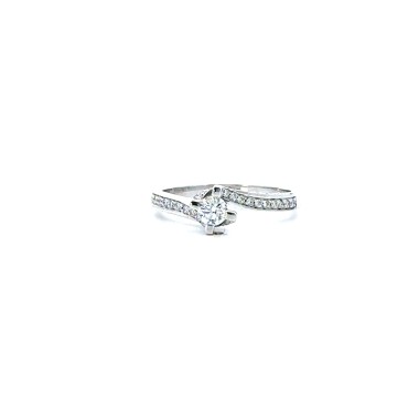 Anello Solitario Modello Valentino con Diamante Naturale 0,23 ct e Diamanti sul Gambo 0,31 ct