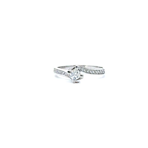 Anello Solitario Modello Valentino con Diamante Naturale 0,23 ct e Diamanti sul Gambo 0,31 ct