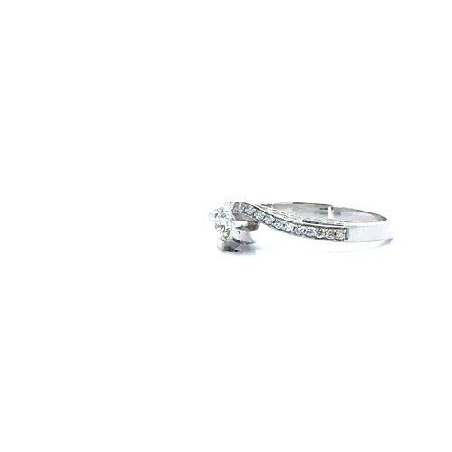 Anello Solitario Modello Valentino con Diamante Naturale 0,23 ct e Diamanti sul Gambo 0,31 ct
